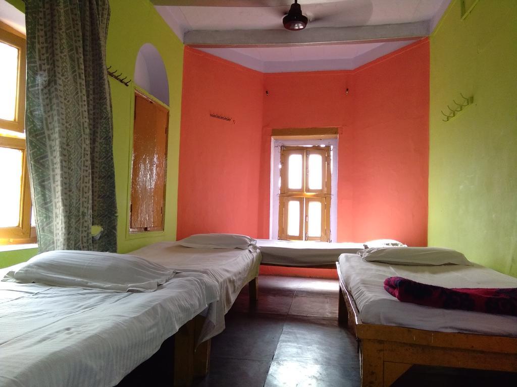 Yogi Lodge Варанасі Екстер'єр фото